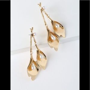 Gold and pearl earring 💕